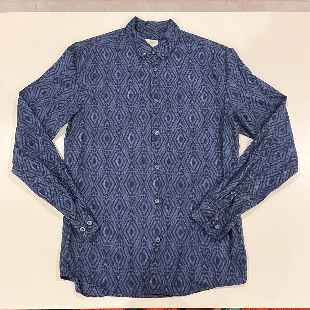 💰4/$25 SALE💰H&M Patterned Shirt